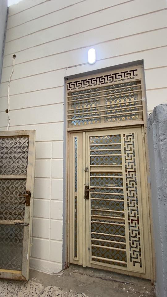 سلام عليكم بيت للبيع في حي الزهراء مقابيل العلوه المساحه 100متر مربع غرفتين  زغيره وجبيره صاله مطبغ براني صحيات البيت مرمم وجاهزوفارغ كاعيته كاشي وسقفه  عكاده  واساس البيت صب  المنطقه تبليط وخدمات كامله  

(السعر 72وبي مجال ) 

للتصال 
***********
