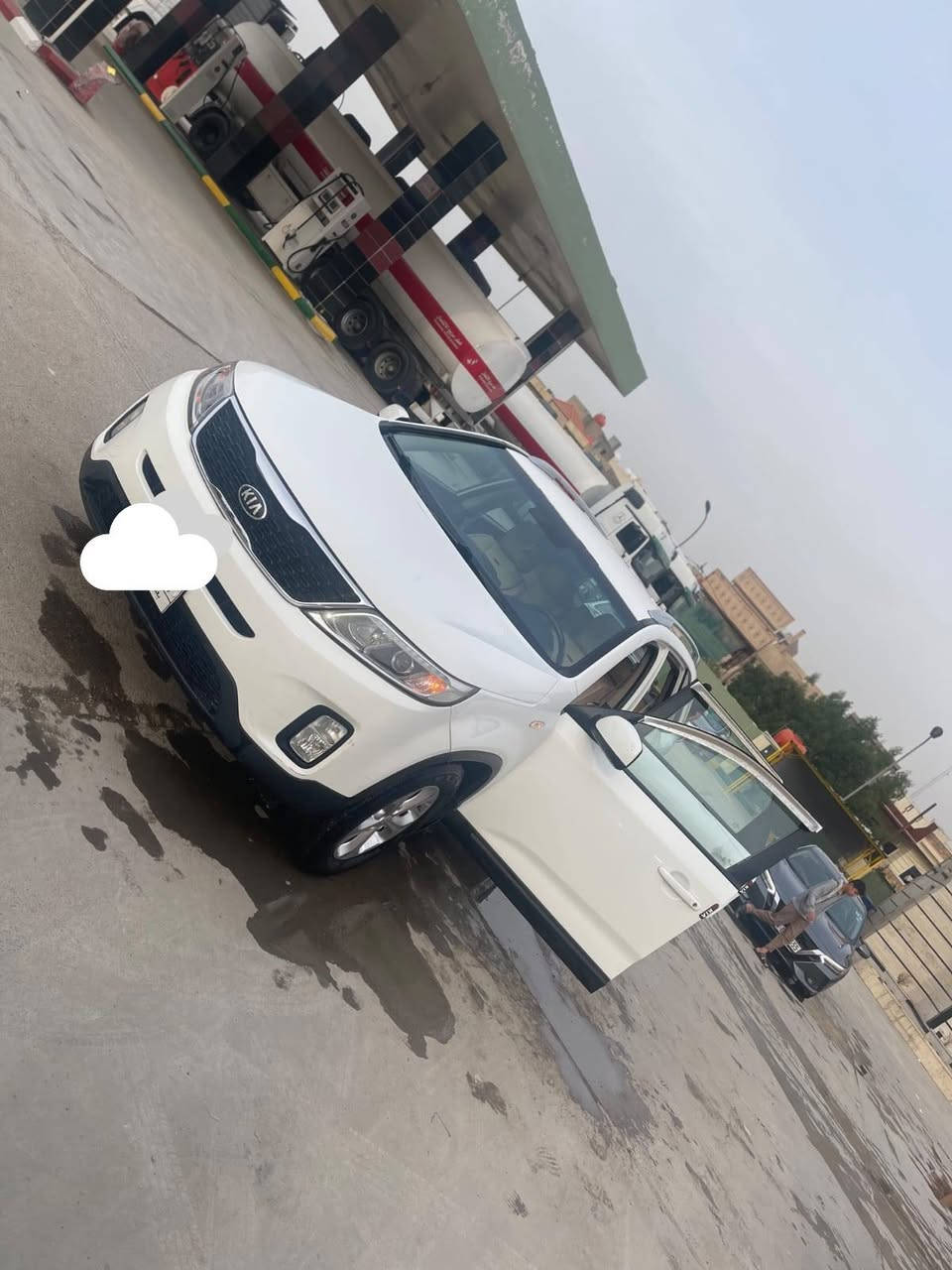 سورنتو ابيض خليجي ٢٠١٤، ٤ سلندر ؛ ماشي ١٨٣ ؛ بدون ضربة او تبديل بيهه فقط بابين عكس السايق بارد خفيف جدا ومعدل ؛ وصبغ الدعامية الامامية جمالية فقط؛ محرك مفتوح ؛ الحدادية جدا نظيفة وقبل سنة بدلت الصدر الامامي كله جديد ؛ ٤ تايرات جديدة والبطارية  ؛ شاشة تشغل فديوات ويوتيوب وانتونت وكاميرا ومسجلهه الاصلي موجود؛ نظامين عادي وايكو؛مدوشمة جديد؛ وياهه بصمة عدد واحد، للتواصل ***********
السعر ١٤٥ $
