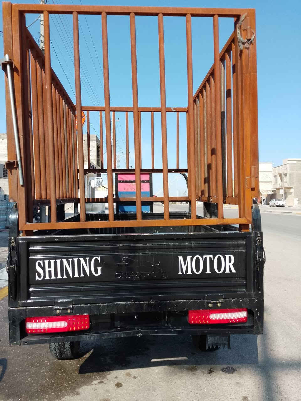 سلام عليكم ورحمه الله وبركاته 
ستوته موديل 2023
بعدها جديده ما متعوبه ابدد 
تخم تايرات باتري جديد بلادي كلشي كامل بيها تشغل سلف وتروح وين ما جان 
مواصفاتها تخبل لونها اسود شخط ما بيها مثل متشوفون الصور كدامكم  
السعر 3 ملايين و150 الف وبيها مجال سهله 
رقم الاستفسار ***********
