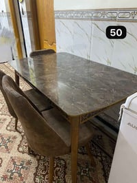 عندي غراض للبيع اسعارهم مكتوبة وبيهن مجال طاولة الطعام تتكبر وتتصغر وت...