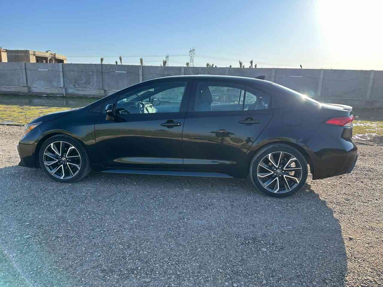 السلام عليكم 
للبيع كورلا موديل ٢٣ SE وارد امريكي 
محرك ٢٠٠٠ 
سودة داخل لونين 
ماشية ١٠٠ الف كيلو 
مواصفاتها تحديد مسار , قيادة ذاتية , اوتو هولد ، هاند بريك بصمة ، شاشة تدعم كار بلي 
رقم بغداد تحويل مباشر 
السيارة جديدة وجاهزة مابيها اي نقص

حادثها جاملغ مبدل نفس اللون بلادي من الشركة 
وحافة الباب بيها بارد 
السيارة بدون صبغ وبدون ايرباك 
صور الحادث موجودة 

السعر ١٤٨ وبيها مجال 
مكان السيارة ببغداد 
رقم التليفون 
 *********** واتس اب او رصيد
