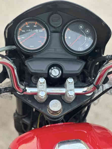 السلام عليكم شباب21 بوكسر حمره نازله بشهر ال 12 مرقمه سنويه ماشيه 12 الف وشويه كفاله عامه من كلشي شلعه تخبل تايرات جدد شركه مابيه اي نقص المكان بغداد الحسينيه***********
