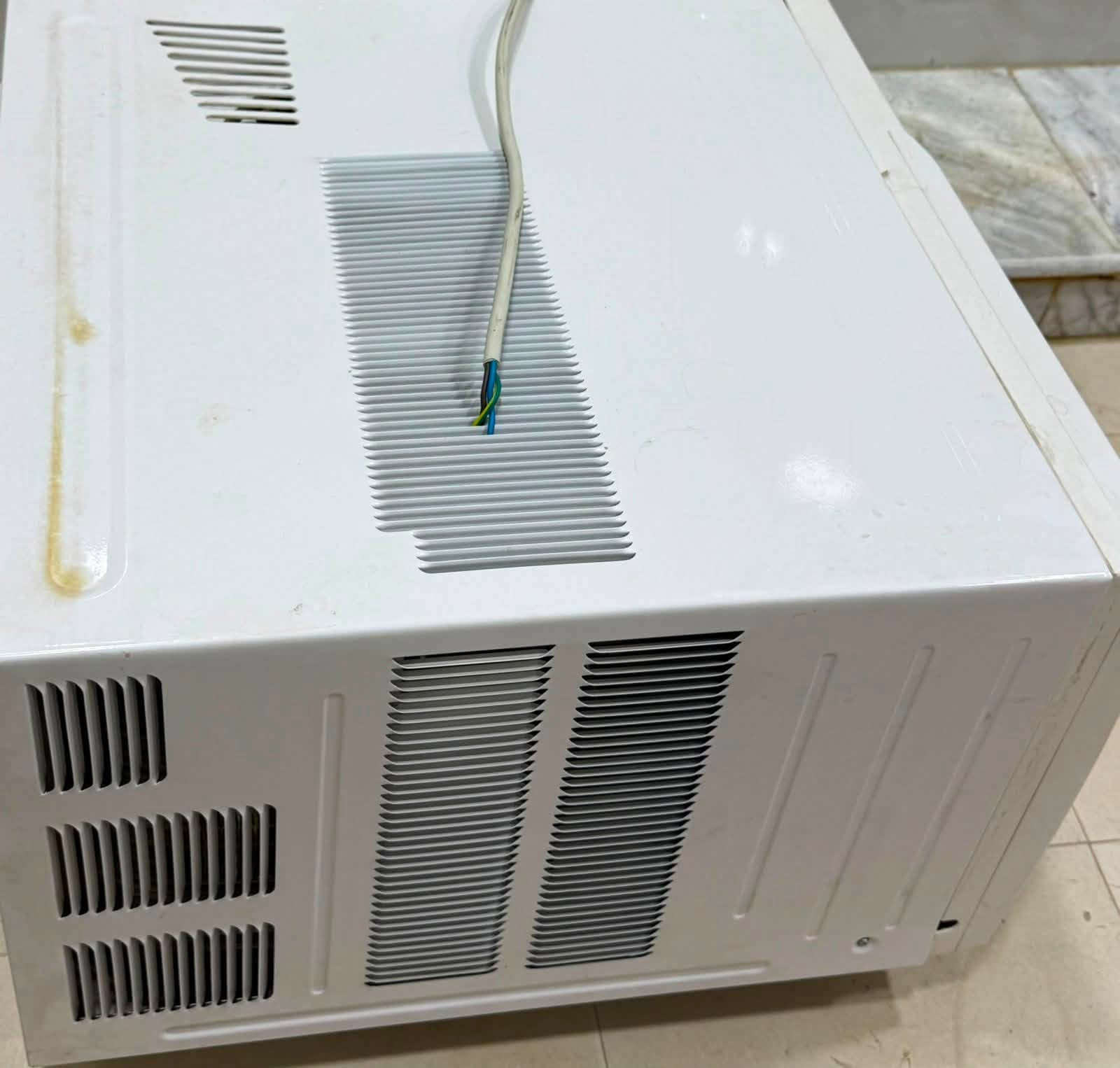 سبلت الحافض طنين فول موصفات ريمونت تحكم تبريد ثلج مشتغل عندي بس صيفيه وحده وشلت الغير بيت وما خليت مكان للميكيف واريد ابيعه شغال قطعه ما مبدله بي السعر٢٩٠ وبي مجال للطيبين الرقم***********
