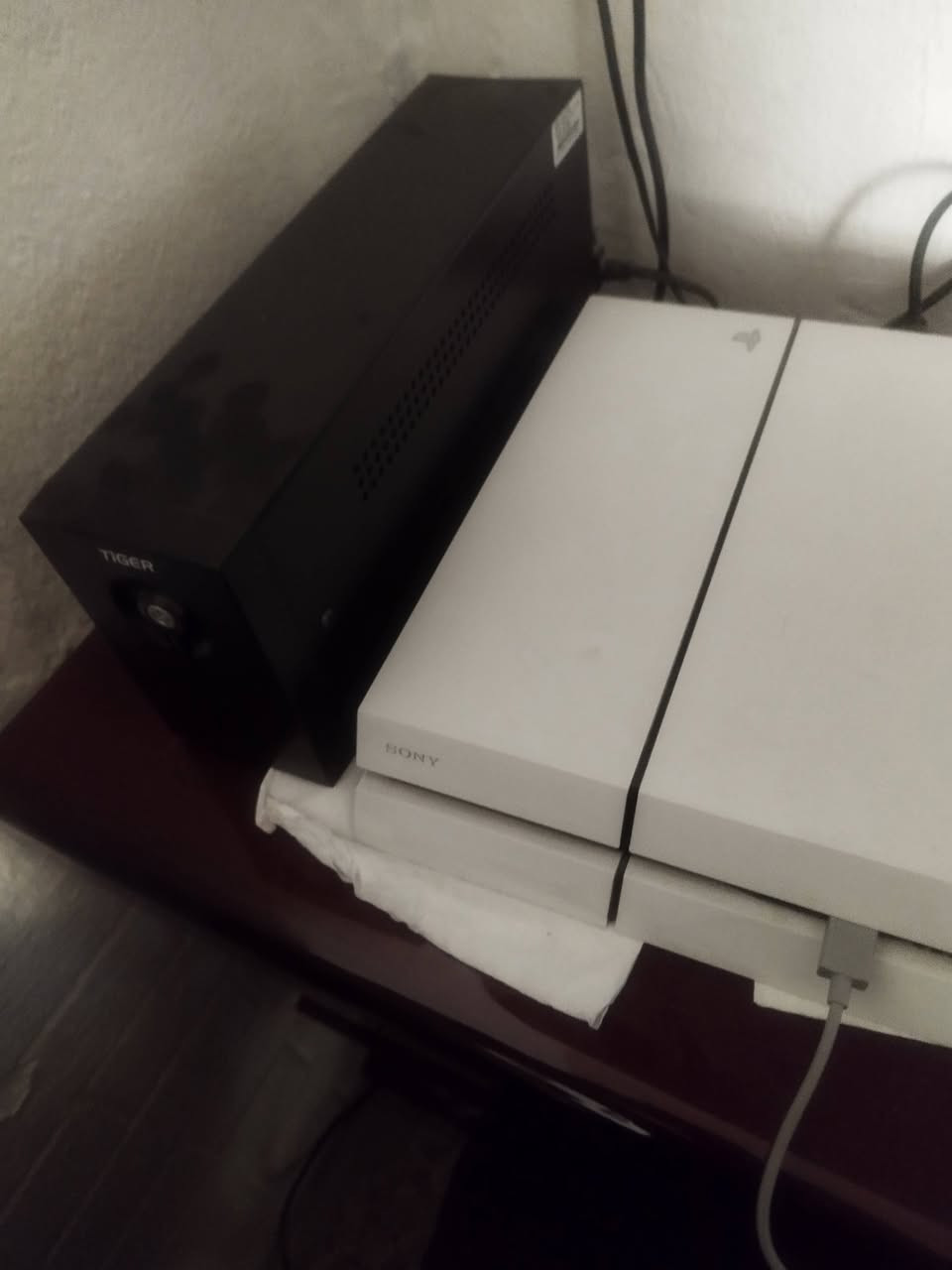 سلام عليكم ورحمه الله
بلي فور للبيع سلم 

واحد تيرا مهكر

بلي ما مفتوح ولا داخل صيانة

ويا يوبي اس وجوستكات ثنين وكارتونة 

سعر 290 متلكة هيج عرض بل عراق

مكاني بغداد شعب ما عندي توصيل

 ***********
