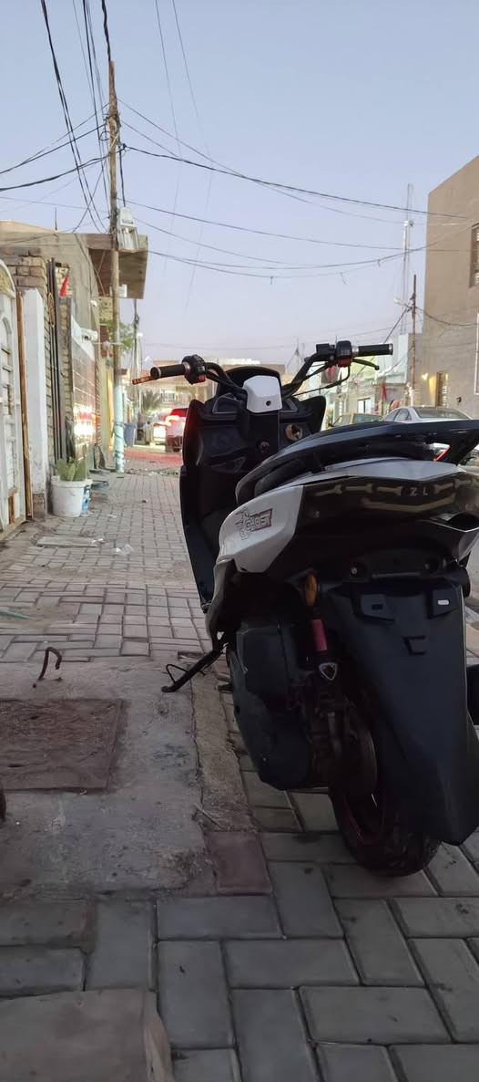 السلام عليكم
دراجة سترونك للبيع 
السعر ٢٤٠ وبيه مجال بسيط 
شغاله نكرة سلف 
دبلات خلفيه رياضي 
مكينه حلوه 
شلعتها حلوه 
دشبول الكتروني 
كهربائيات شغاله كلها 
لايت زنون عالي ناصي 
بكلايت لد 
بريكات شغاله امامي خلفي 
نواقصها 
صوت بالكلج الامامي 
مكاني الديوانية حي الفرات مقابل عمارات حمورابي 
***********
