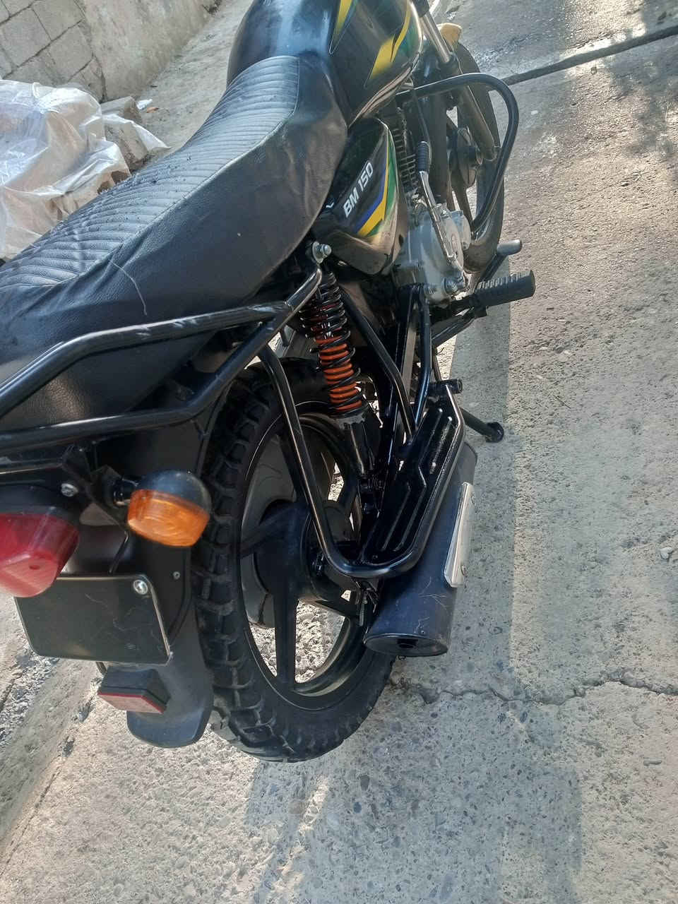 بوكسر موديل 20 نكره سلف باتري جديد ...للعلم بيه دخانه اوبيه طعجه
بلتانكي من الصفحه اليمنه ...الجهال وكعوهه.. أوراقه أصولية اب 700بيه مجال ...المكان بعقوبة المركز......هاذا رقمي ***********
