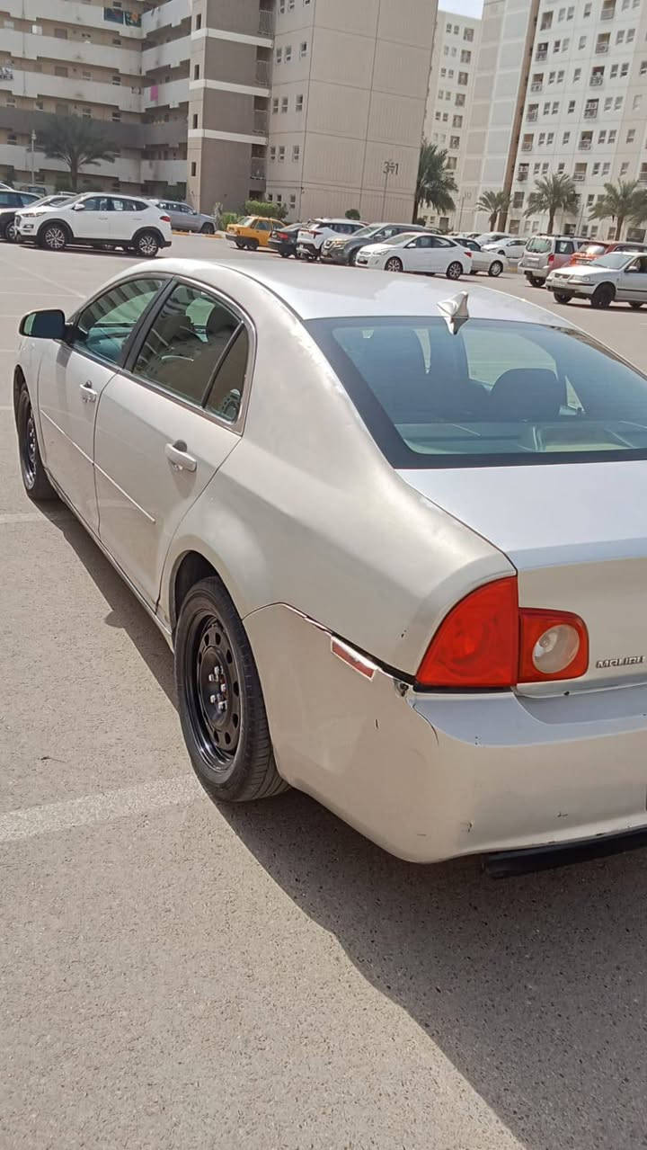 ماليبو مديل 11 خليجي بيه طختين بل جاملغات الخلفيه سياراه حلوه اونضيفه بشكل محراك 2400 شاده جديد حته الوصل موجود صدر امامي خلفي جداد كير حلو تبريد ثلج سياره كلش حلوه مكاني بغداد الشعب سعر 60بيه مجال ***********
