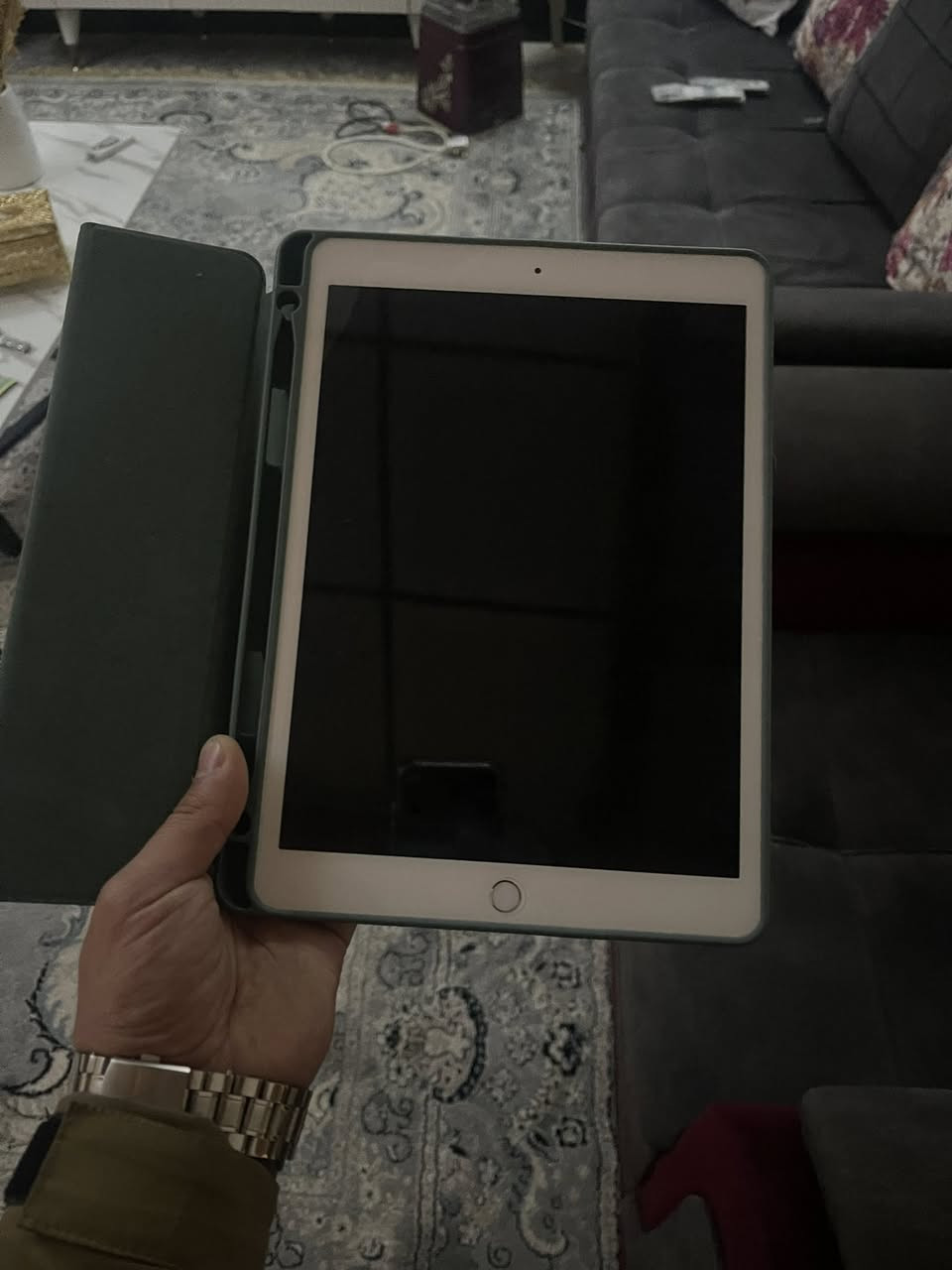 سلام عليكم ايباد 7 ايفون نضيف ذاكره 32 بعده جديد الجهاز سعره ١٥٠
***********
