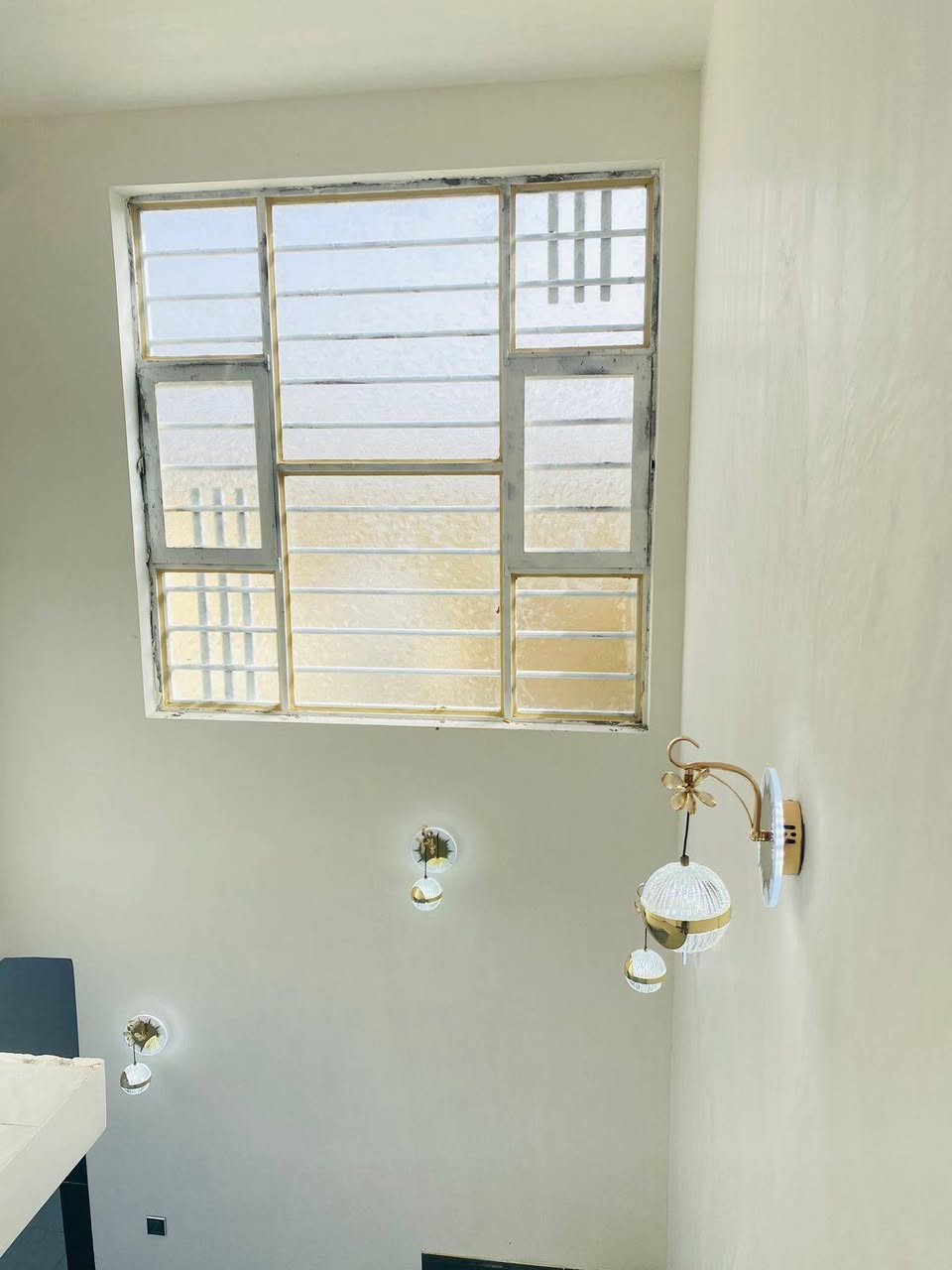 مشتمل مساحة 100م
بظهر الوجهه كورنيش الحكيم 
شارع سيد ناصر الهماشي يبعد عن الكورنيش 80متر

بناء طابوك كامل مكمل وحديث بناء 2026
فول فول مواصفات يحتوي علا غرفه وصاله ومطبخ وستقبال وصحيات داخليه وخارجيه وكراج لسعر 41وبي مجال
للاستفسار الاتصال ع ***********
