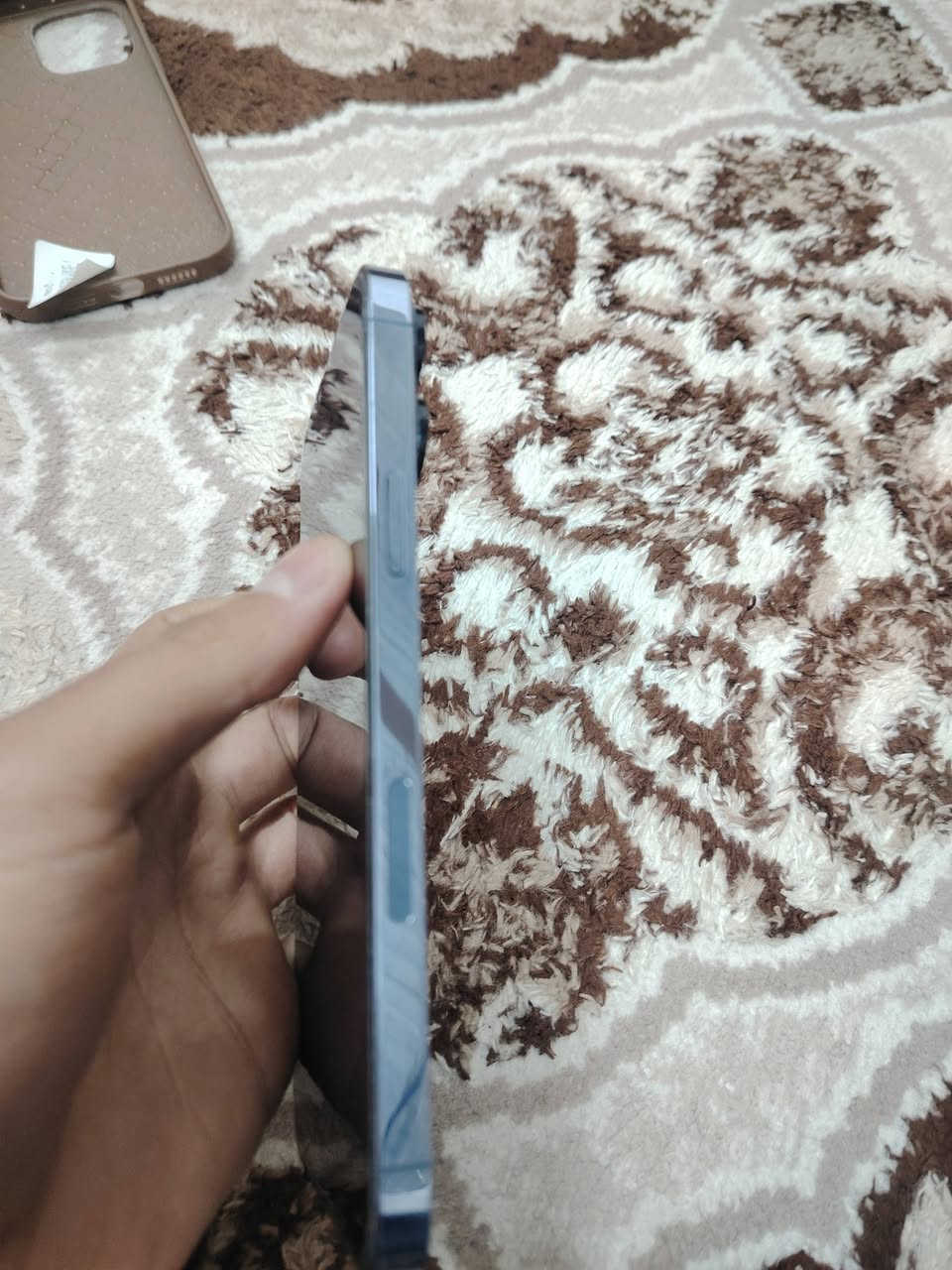 السلام عليكم ايفون 13برو ماكس للبيع كلشي شغال بطاريه 83 لون سمائي شرط مبدل بي بس ايسي مال شحن بلادي  سعر 650 وبي مجال
***********
