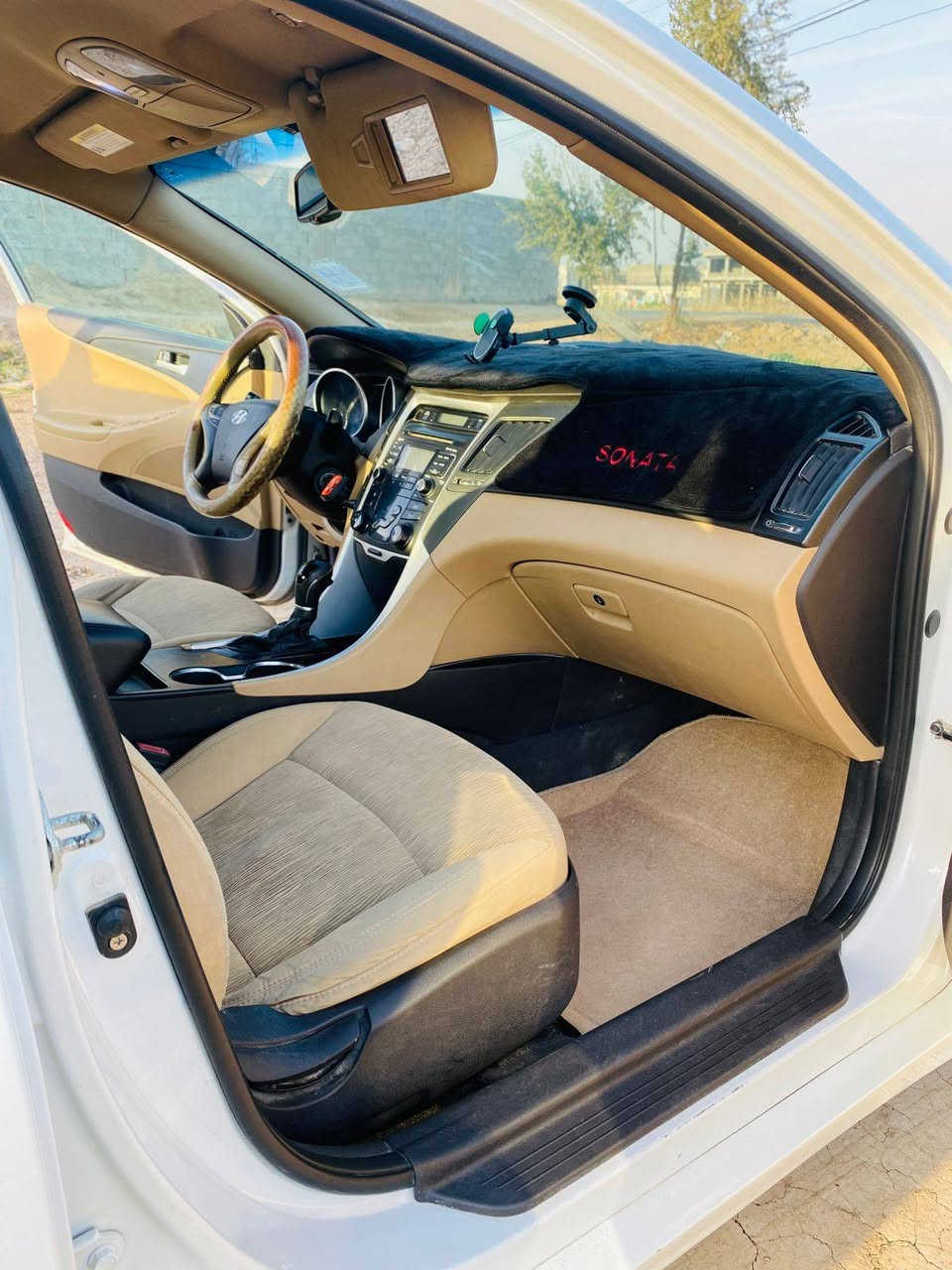 السلام عليكم سياره سوناتا موديل 11 وارد امريكي حادث السياره جهة قبق البانزين  بسيط وبارد بالجاملغ الخلفي بصفحه السائق الرقم بغداد كيرومكينه خير من الله صدر جديد حداديه جديده تخم تاير جديد مكان السياره حله قرب تقاطع العلويه شريفه بنت الحسن ع السعر 113 وبيها مجال بسيط الشراي يتصل على رقم
الهاتف ***********   ***********
