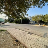 للبيع مجموعة عقارات في اليرموك - الداخلية   - ارض 100 متر مربع الواجهة...