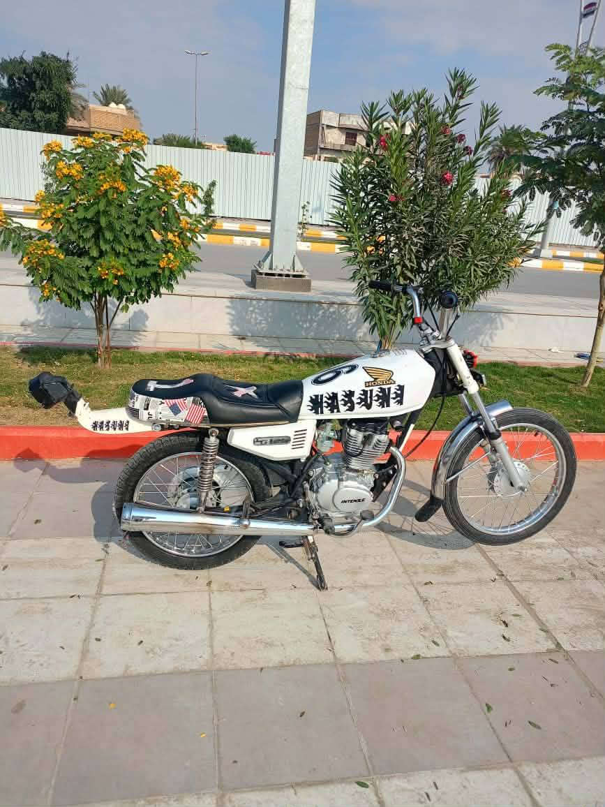 السلام عليكم مكلف ب نشر دراجه للبيع شاصي 21اوراق تعمير 24 مكان شطره سعر 800وبيه مجال هاذه رقم راعيه ***********
