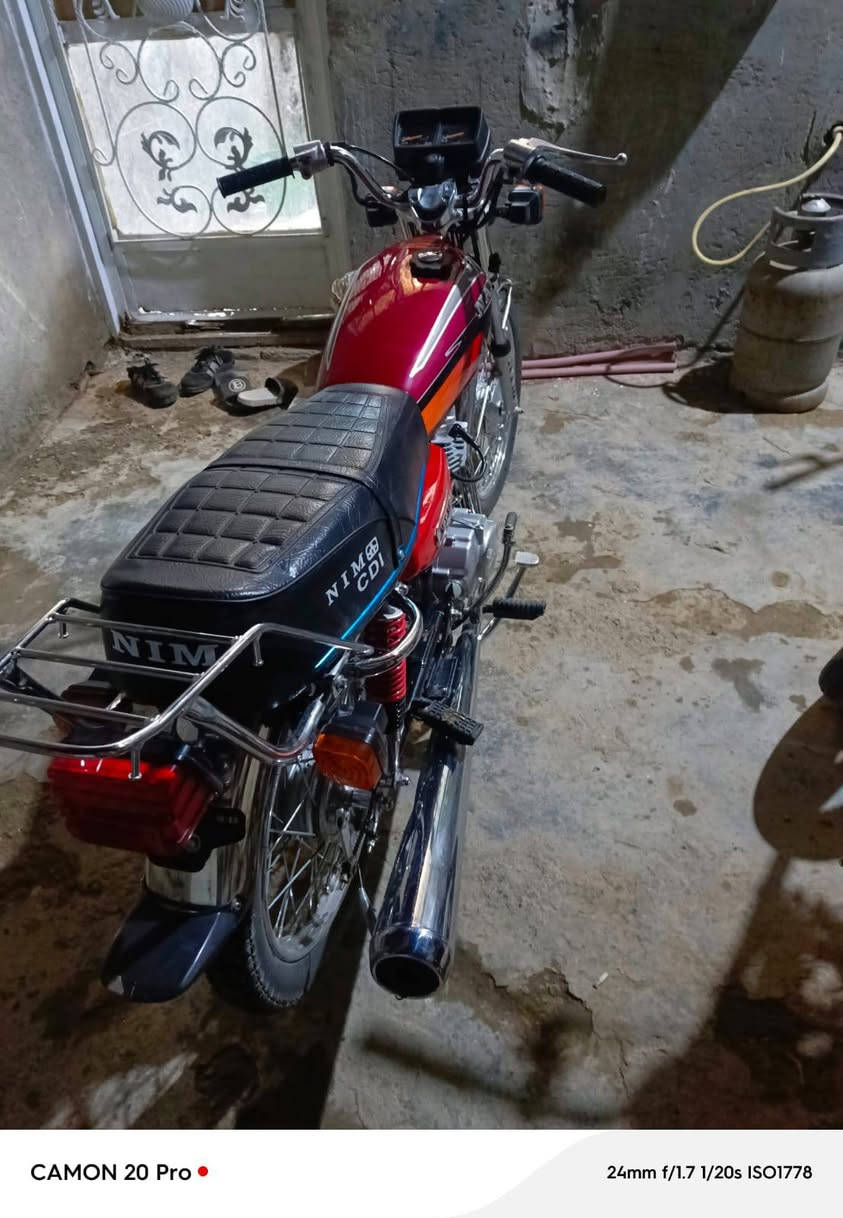 نامة امتياز اوراق كاملة مصارلي شهر من نزلتهة دراجة جديدة خير من الله مكينة خرسة الدراجة برغي نقص مابيهة تجي وتشوف بعينك شرط احلة من الصورة دراجة جديدة للاستفسار الاتصال على ***********
موديل 26
