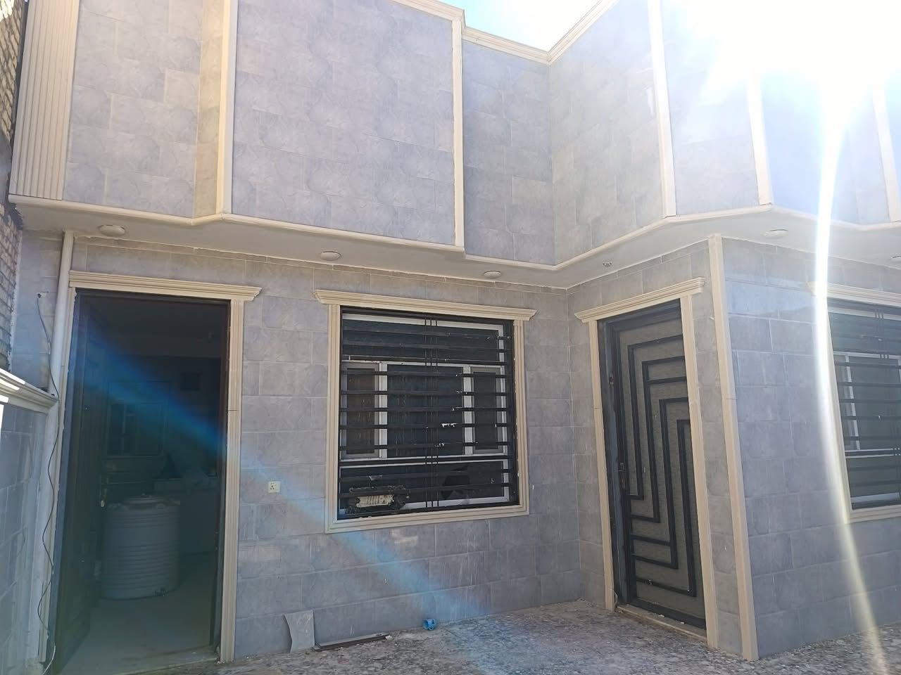 بيت للبيع مجمع الدوح شارع النخيل 30 متر عرض الشارع المساحة 250 بناء شخصي حر غير مطلوب السعر 190 مع المجال للاستفسار ***********
