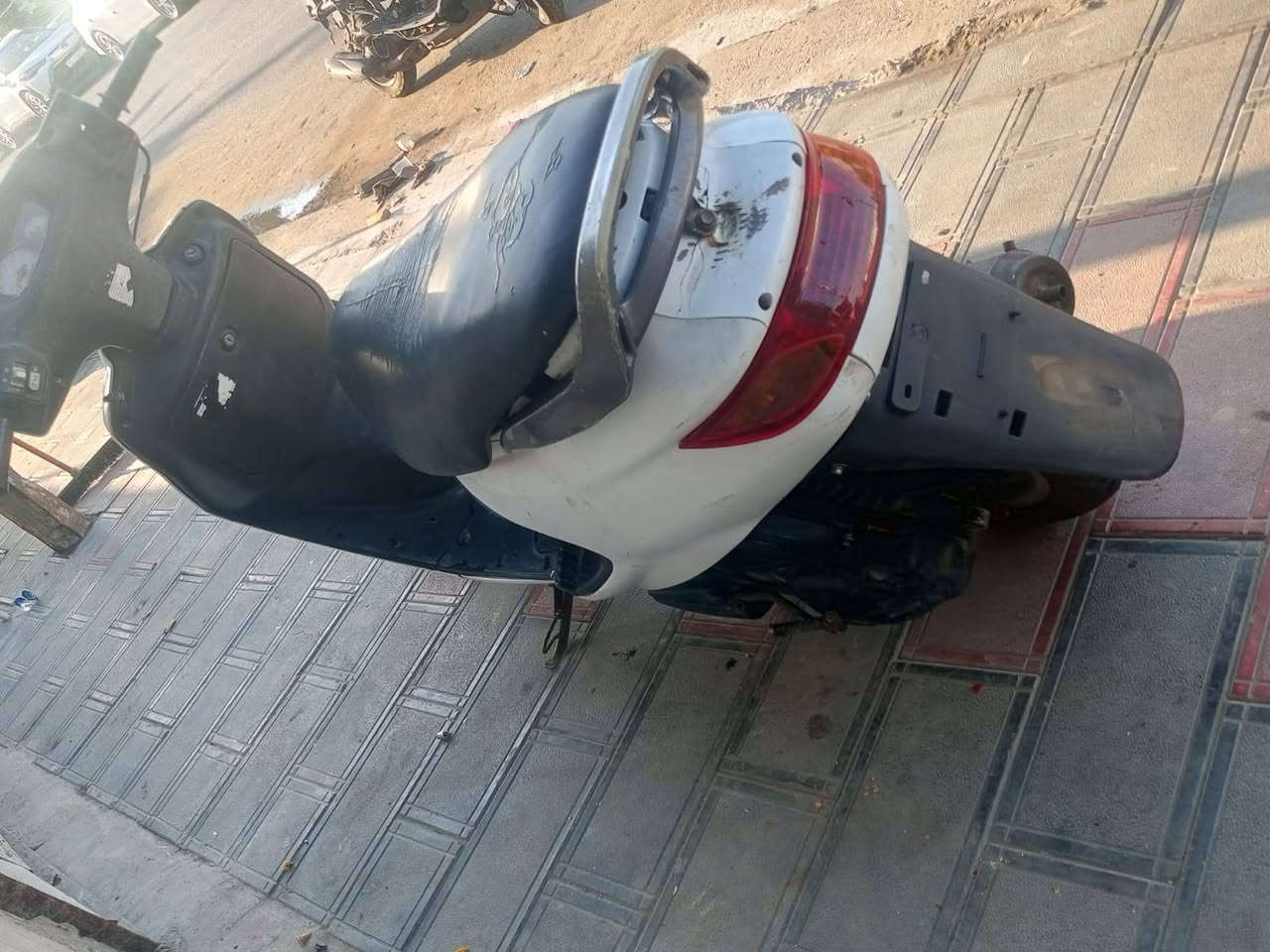 السلام عليكم دراجه فورتي كرستال ١٤٠ الدراجه شغاله سلف وهندر كهربائيات كلها شغاله قفل صندوك واستيرن بس نقصها دكمه لايت وباتري  مكان بغداد الطوبجي السعر ٣٠٠ وبيها مجال الاتصال ع الرقم أو وتساب ***********
