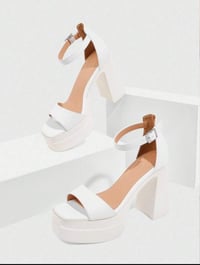 قياس ٣٨ • ملابس