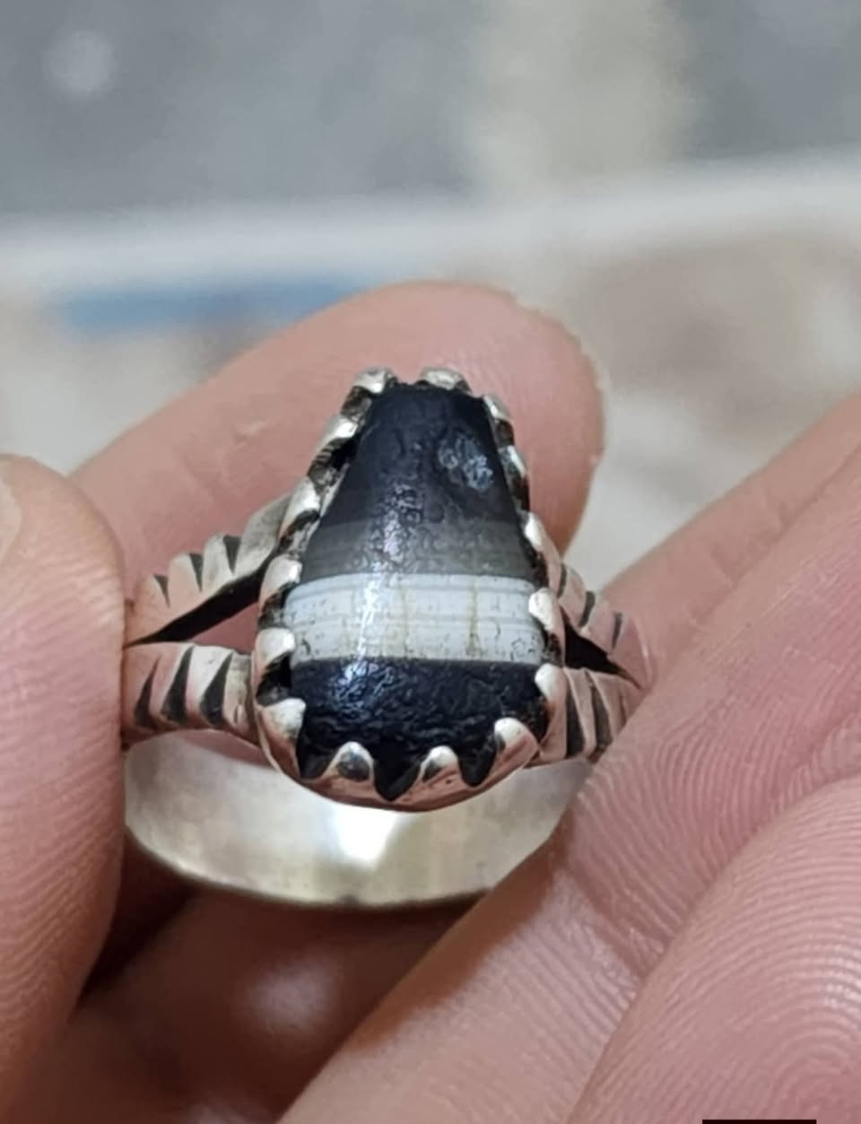 السلام عليكم خاتم جزع يماني قديم جدا للبيع


**إذا كنت صاحب هذا الإعلان وتريد حذفه لأي سبب، رجاءا أرسل رسالة إلى الدعم الفني**