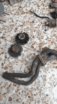 السلام عليكم شباب غراض كوستر سلف ودين مو مال حاويه ثنينهن 100 واتر بم 25 كلج مروحه 30 دكشن صالنصه كامل 75 تجوه مال باب السائق 35 قفل خشبه مال باب 30 الف  مكاني بغداد ولي بريد العينه والصينية هم موجودات عنه والفلاوين سعر 200 رقم الهاتف ***********
