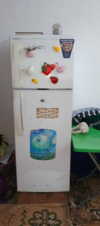 ثلاجة للبيع السعر 150 الف يتصل عله هذا الرقم 07813118138