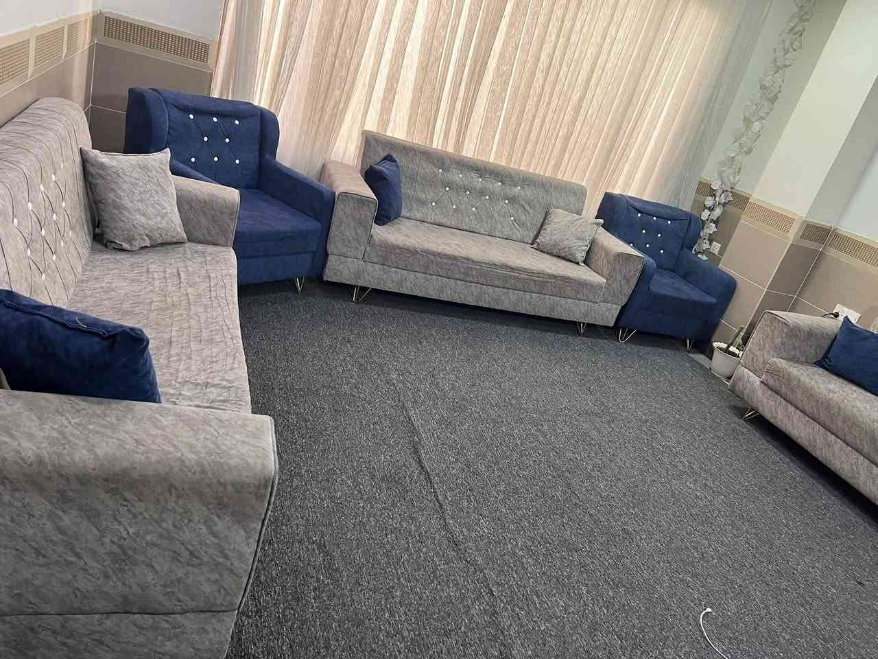 لە سلێمانی : قەنەفەیەکی ١٢ نەفەری زۆر جوان و بێ عەیب  ٥٠٠ هەزارو مەعامەلە بۆ پەیوەندی کردن ***********
