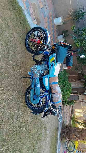 السلام عليكم 
دراجه للبيع فقط مرقم لوحات كامل وسنويه رقم انبار.

كلشي ماموصله. خاص مفتوح
***********
