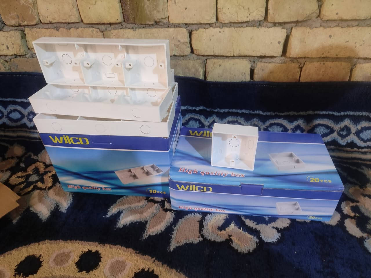 سلام عليكم كهربائيات لبيع مروحه شغاله شامي بوكس بلاستك ابو واحد 13 بوكس ابو ٣ عدد ١٥ واير سمنس ٢ونص لفه لد سقف ظاهري عدد ١٣ مكاني رفاعي ***********
