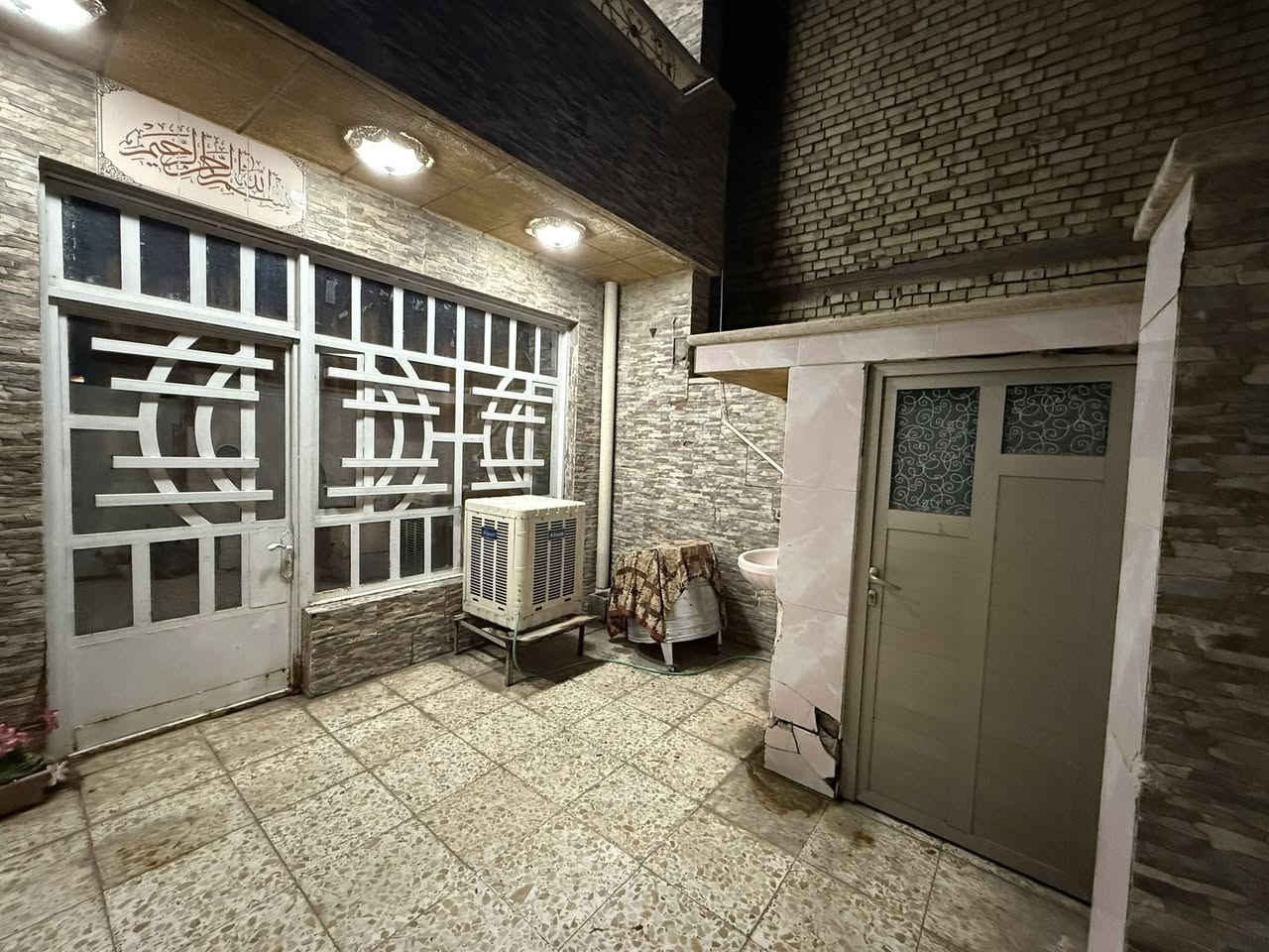 السلام عليكم بيت للبيع مساحة 98 بلسند واقع حال 119 واجهة 5:20المكان قرب مدرسة ابن سينا
للاستفسار ***********
