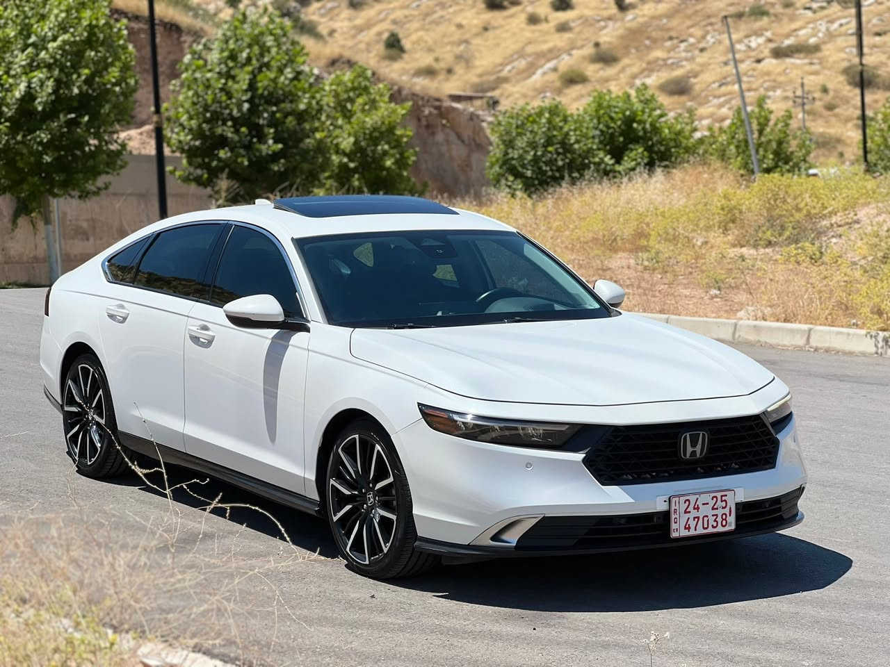 اعلي فئة مواصفات و سعر بلاش 💣🔥
Honda Accord 2023
هوندا اكورد ٢٠٢٣

مواصفات Touring يعني اعلي فئة 
(مقاعد تدفئة و تبريد-خزن ميمور-فتحة سقف-شاحن لاسلكي-شاشة كبيرة-داتاشو-رادار امامي و جانبي)

مكينة ٤سلندر+هايبرد حجم ٢.٠لتر
ماشية 60,000 ميل و بحالة جداً ممتازة 

السيارة بدون صبغ فقط تعديلين كارت ب حافة البنيد و حافة الجاملغ بدون شواصي نهائياً ايرباك ستيرن و دكمة سستم شركة رقم شاصي ((1HGCY2F83PA024975))

سعر السيارة فقط 20,000$ دفترين و بيها مجال بسيط
السيارة رقم كاتي و موجودة ب دهوك ل اي استفسار اتصل علي الرقم 
((***********))
