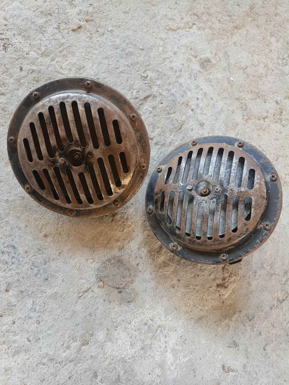 السلام عليكم هورنات بوش للبيع ببغداد حي البتول سعر 100 ***********
