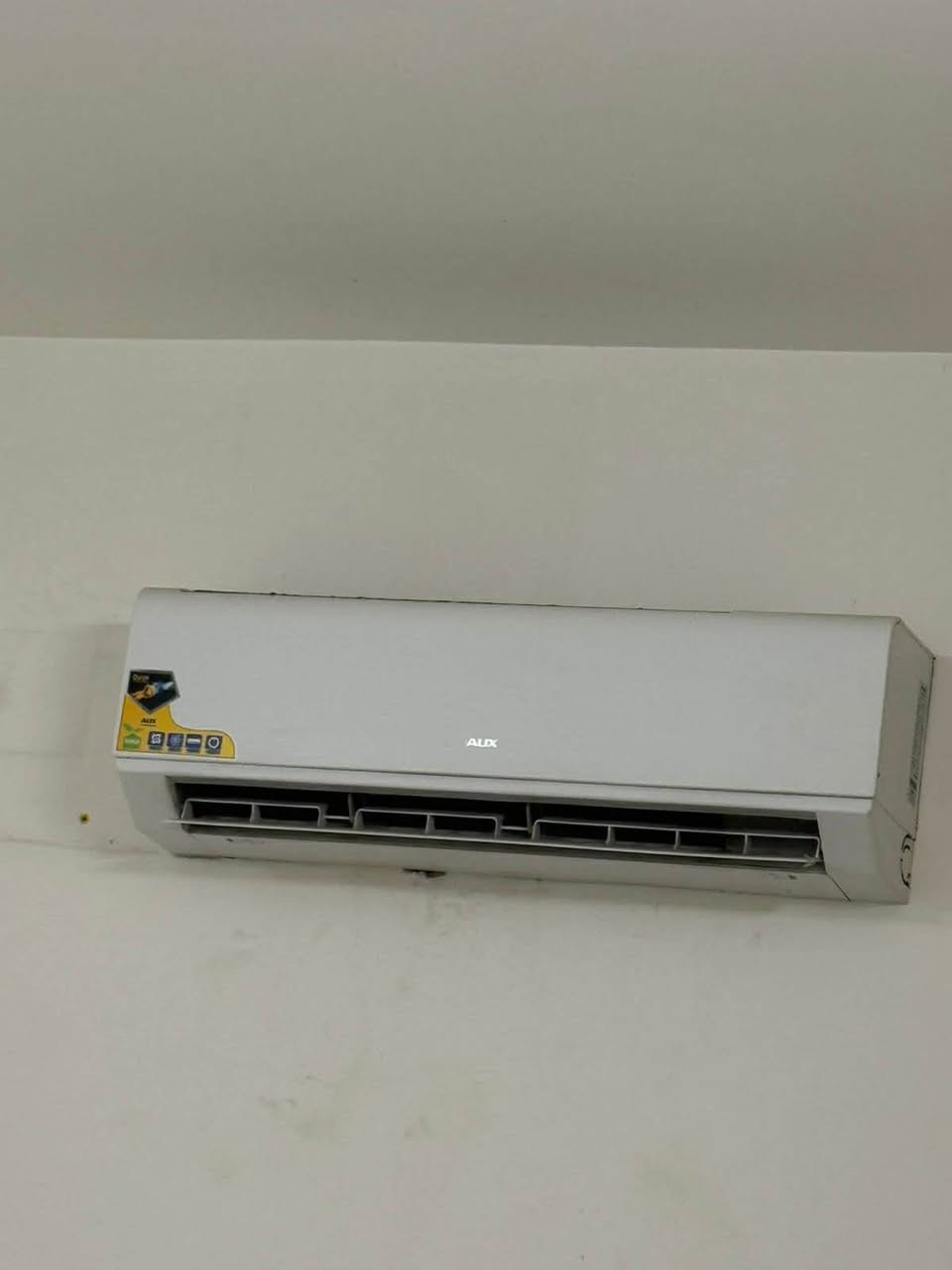 السلام عليكم 
عندي سبلت  للبيع مستخدم مده الستخدام شهرين إلى 3اشهر.  
نوعية AUX اخو الجديد 
شغال تدفئة تبريد 
السعر 450 وبي مجال بصيط  
العنوان اليرموك اربع شوارع بدون توصيل الي يريده 
يراسلني على رقم 

‪0773 207 7711‬
