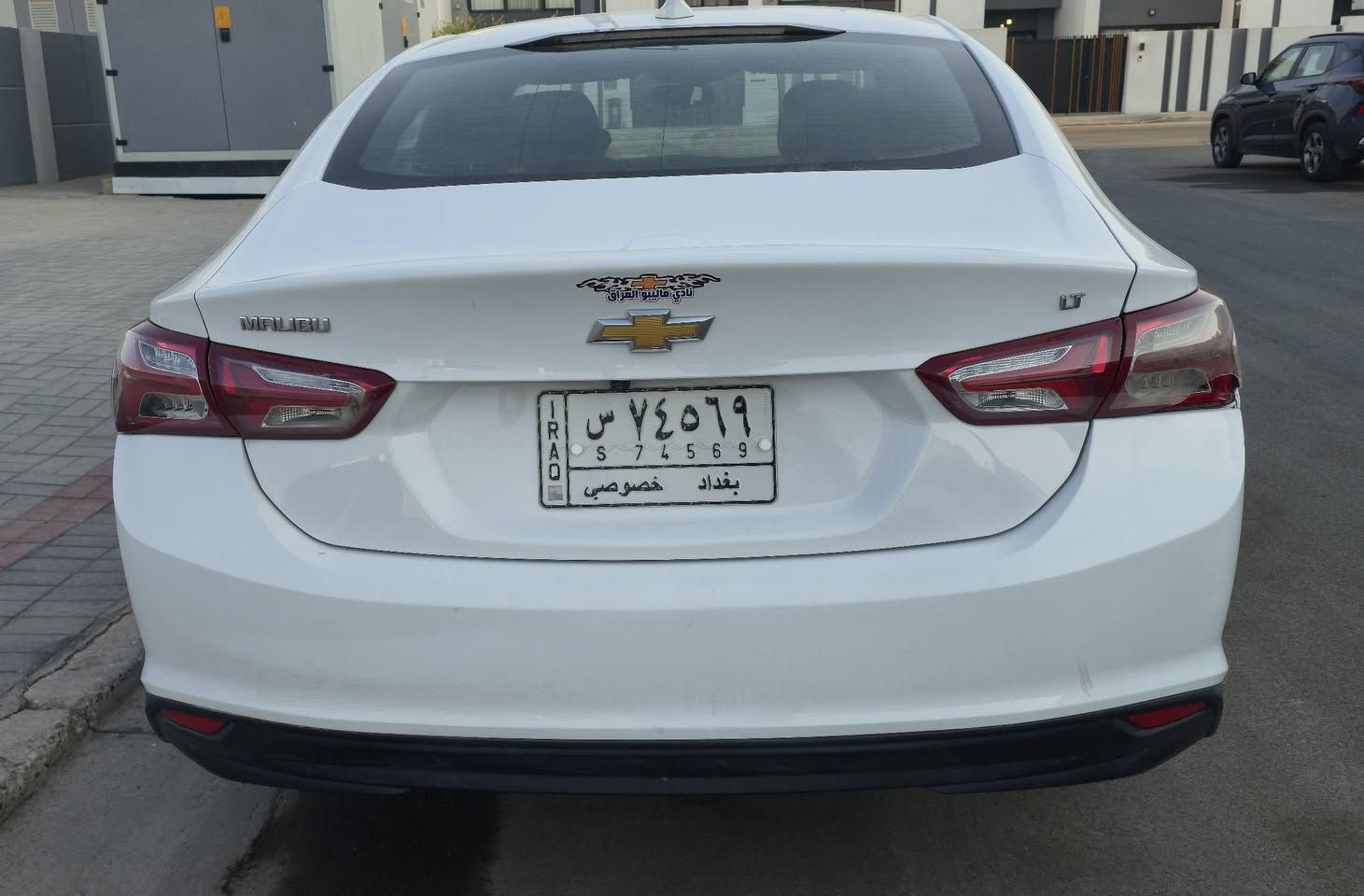 للبيع - شيفروليه ماليبو LT موديل 2020 لون ابيض
ضرر بسيط بدون صبغ جاملغ ايمن امامي  صور الحادث  مرفقة

 المواصفات:
 • المحرك: 1.5 لتر تيربو (1500 CC)
 • ناقل حركة أوتوماتيك
 • فئة LT
 • تشغيل بصمة + دخول ذكي
 • شاشة لمس 8 إنش
 • كاميرا خلفية
 • تشغيل عن بعد
 • بلوتوث + USB + أبل كاربلاي / أندرويد أوتو
 • مكيف أوتوماتيك
 • مصابيح LED نهارية
الاطارات الامامية والبارتري جدد
الاطارت الخلفية محتاجة الى تبديل

 عداد السيارة باميركا 64465 ميل 
حاليا 186000 كيلو
السيارة رقم بغداد .. معوقين باقي سنة و 10 اشهر
السعر  108

*********** بغداد

