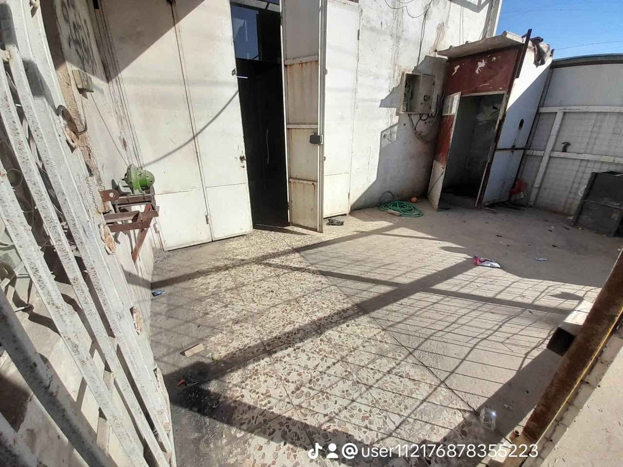 سلام عليكم كوفي للبيع كامله هيه والكاع والغراض الي بيها بلياردات ثنين نراكيل ٣٠ ميوزه دومنه ٧ تفصال درجه اوله تخامه ٤ تفصال جهاز بيني سبورت مفعل قنوات رياضيه  بلازما ١منضومه انترنيت كراسي ٢٠ تفصال  منضومه كامرات سبالت ٣ جداري جدد  صايره ركن وبيهه كشك ماجرينه المساحه٢٤٠ مشموله بل تطويب مرقمينهه   العنوان الرشاد شارع التانكي قرب فلكة حي النصر السعر ٦٥ مليون للأستفسار الاتصال على الرقم *********** بغداد, العراق
