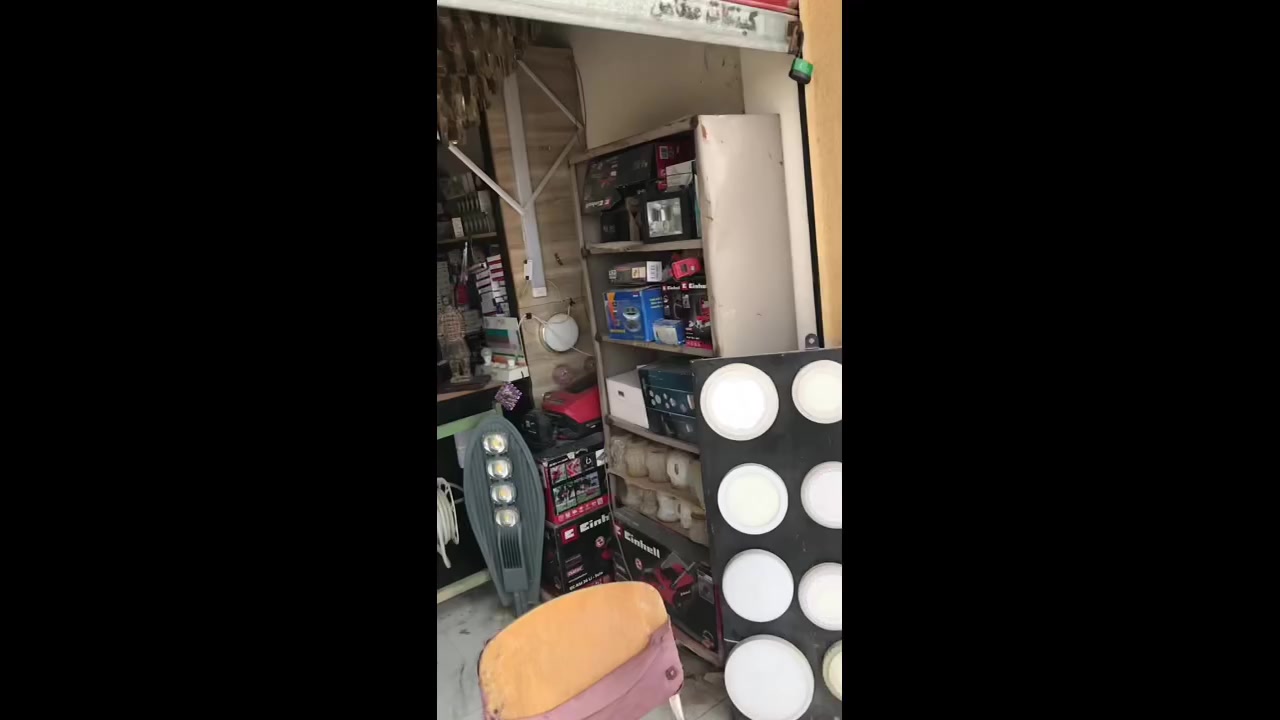 السلام عليك محل ادوات كهربائية ومنزليه للبيع مستعجل على بيعتهن الاستفسار الاتصال على الرقم ***********
