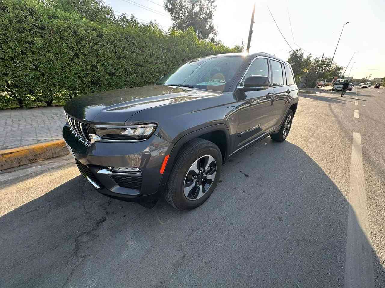 للبيع — Jeep Grand Cherokee 4xe Hybrid 2023
جيب جراند شيروكي

📍 الموقع: بغداد
🛣️ عداد المشي: 24,000 ميل فقط
💼 المواصفات:
✔️ فول المواصفات ⭕️ شاشة كبيرة
✔️ كاميرا 360° ⭕️ سقف بانورامي
✔️ تدفئة وتبريد المقاعد ⭕️ Apple CarPlay/Android Auto
✔️ حساسات أمامية وخلفية ⭕️ نظام هايبرد اقتصادي
✔️ إمكانية الدفع الرباعي 4×4
 السعر المطلوب: 330$

(صور الحادث مرفقة داخل المنشور)
📞 للتواصل: ***********

