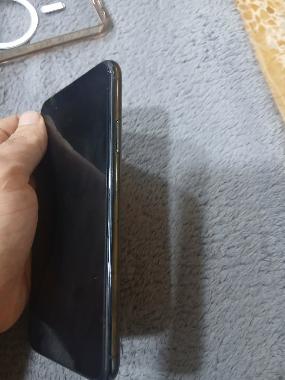 للبيع فقط 
iphone 11 pro Max امريكي
السعة 64 
بطارية 73 
دبل شريحه
فيس ايدي شغال 
__
نورمال مامفتوح ولا امبدل بي شي تجي تأخذه من الباب + نظافه الجهاز 95 جدا نضيف 
_ 
واتساب ***********
_
السعر 250 وبي مجال شويا
—
ملاحضه اكو نقطه جدا صغيره بطرف الشاشه ماتبين ولا تاثر علا ايشي نقطه بكد النمله

