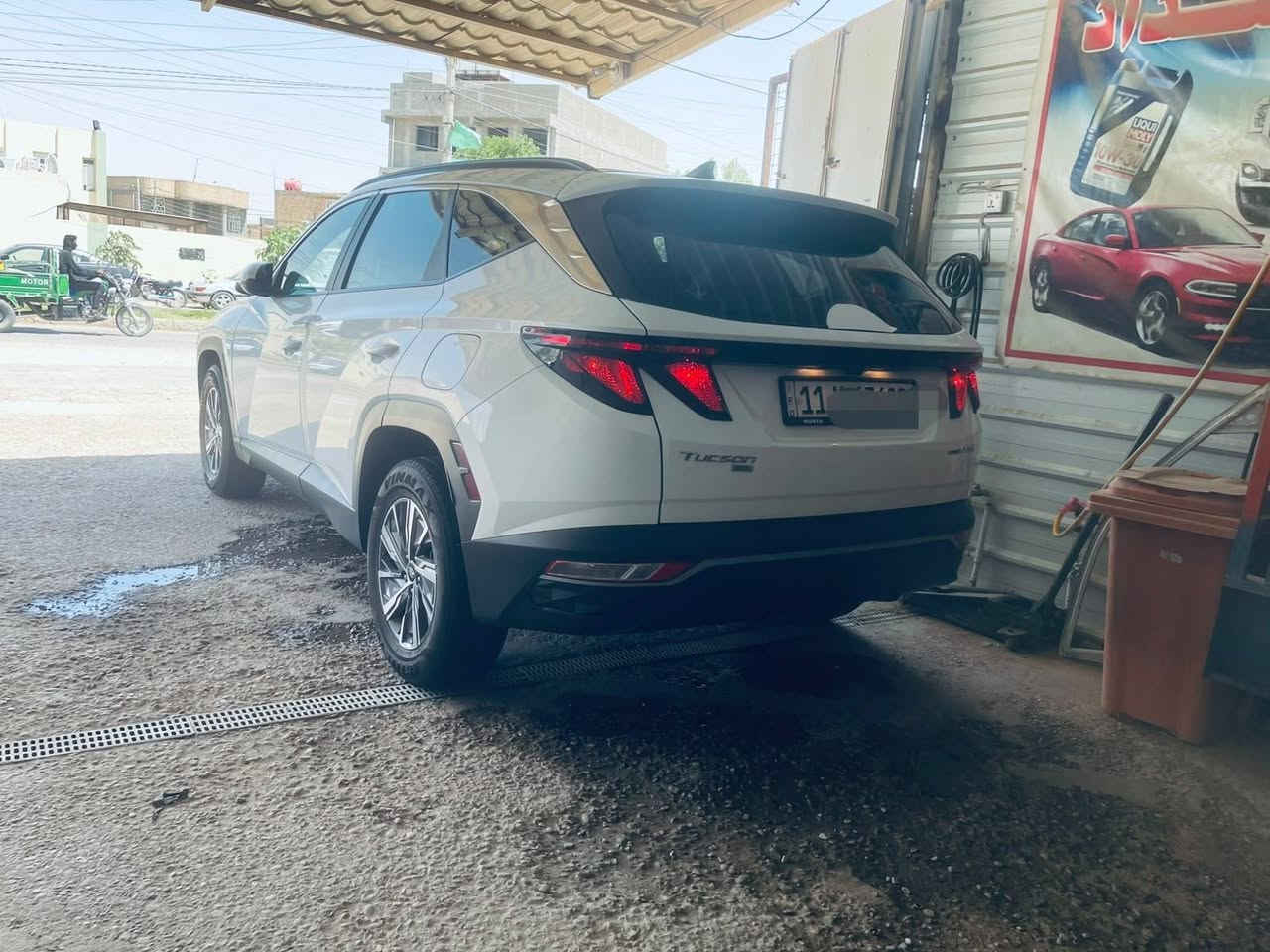 سعر ١٩٣   المكان / الديوانية  *********** 
توكسان ٢٠٢٤ هايبرد رقم بغداد انكليزي تحويل مباشر سنوية جديدة ماشية ٦٠ الف كفالة عامة من ضربة وصبغ فقط بارد قليل بالباب
مواصفات
تشغيل السيارة والتبريد ذاتي عن بعد
التبريد نظام كهربائي
كير دكم لمس
نظام نزول منحدرات
انظمة قيادة
نظام هايبرد ذكي
رادار مانع تصادم
كشن جلد كهرباء
تدفئة كشنات
بصمة تشغيل وبصمة ابواب
هاند بريك كهربائي
كامرا شاشة
قيادة ذاتية وتحديد مسار
حساس تصادم
تحكمات ستيرن ديوانية, القادسية
