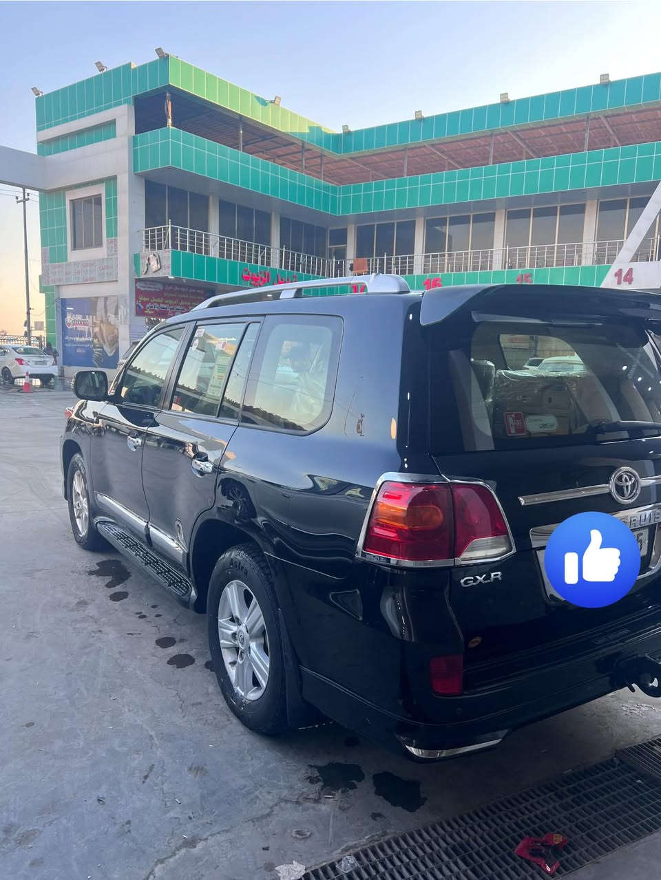 سلام عليكم لاندكروزر  2014صل رقم بغداد سياره جديد وحلوه وبعد احله من صور سياره موجوده بل بصره سياره بيه بارد باب صدر وبيه جاملق لكدام مبدل نفس لون بدون شواصي ولغود كفاله سياره من صبغ ومن كلش سعر 375 وبيه مجال *********** سياره بسمي تحويل ثاني يوم
