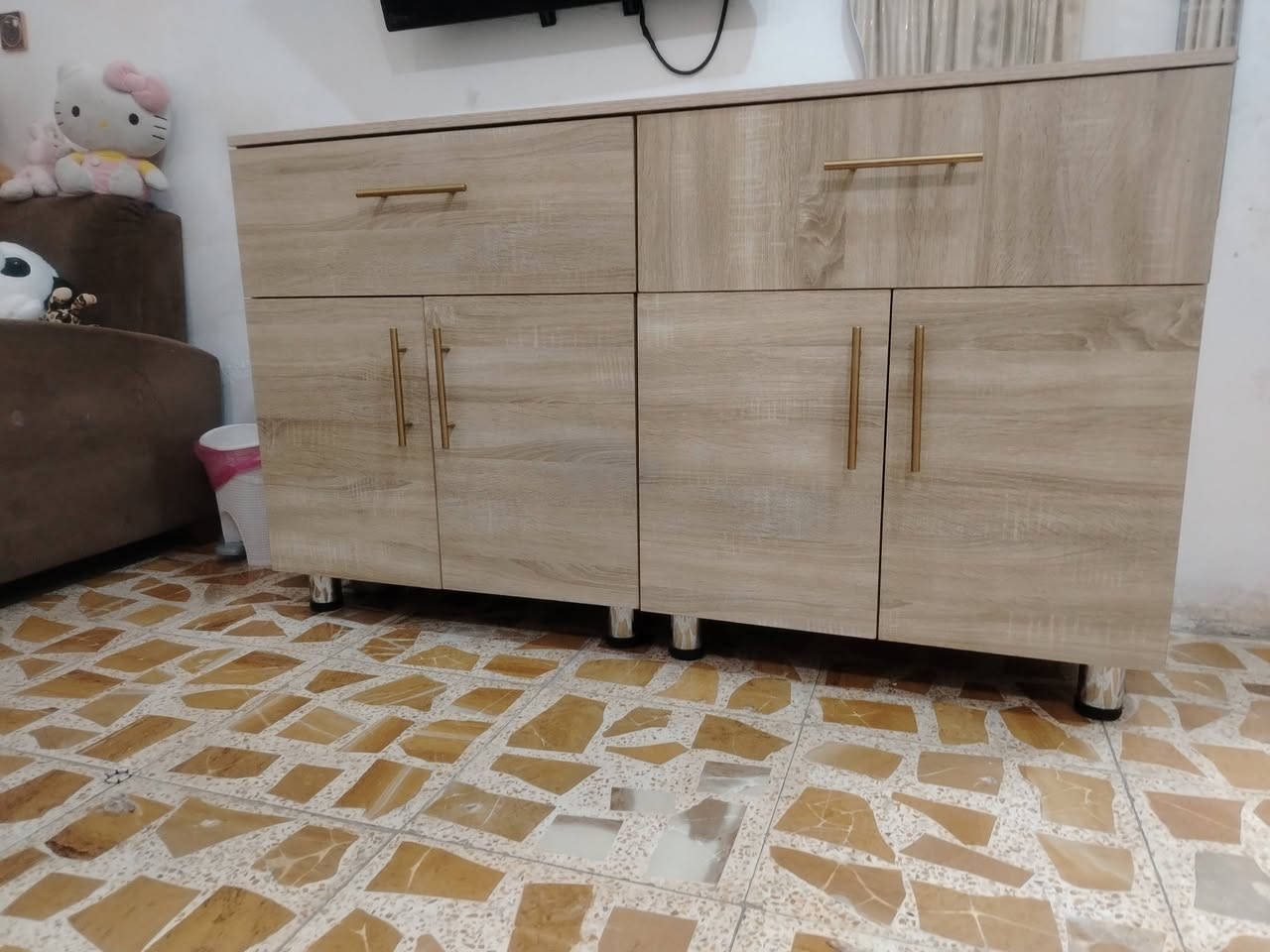 ميز عرض متر ونص ارتفاع 90 عرض متر ونص عمق 40 السعر 75 الف المكان بغداد الجديدة الامين الثانية ***********
