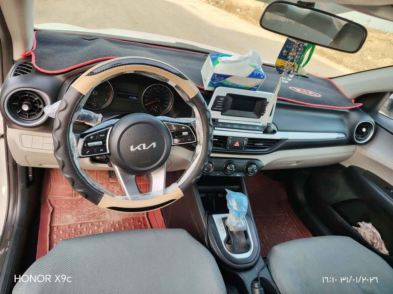 سلام عليكم
سيراتو 24 
ماشيه 48
قطعتين تبريد 
داخل لونين 
رقم اربيل 
كفاله سياره 
***********
***********
