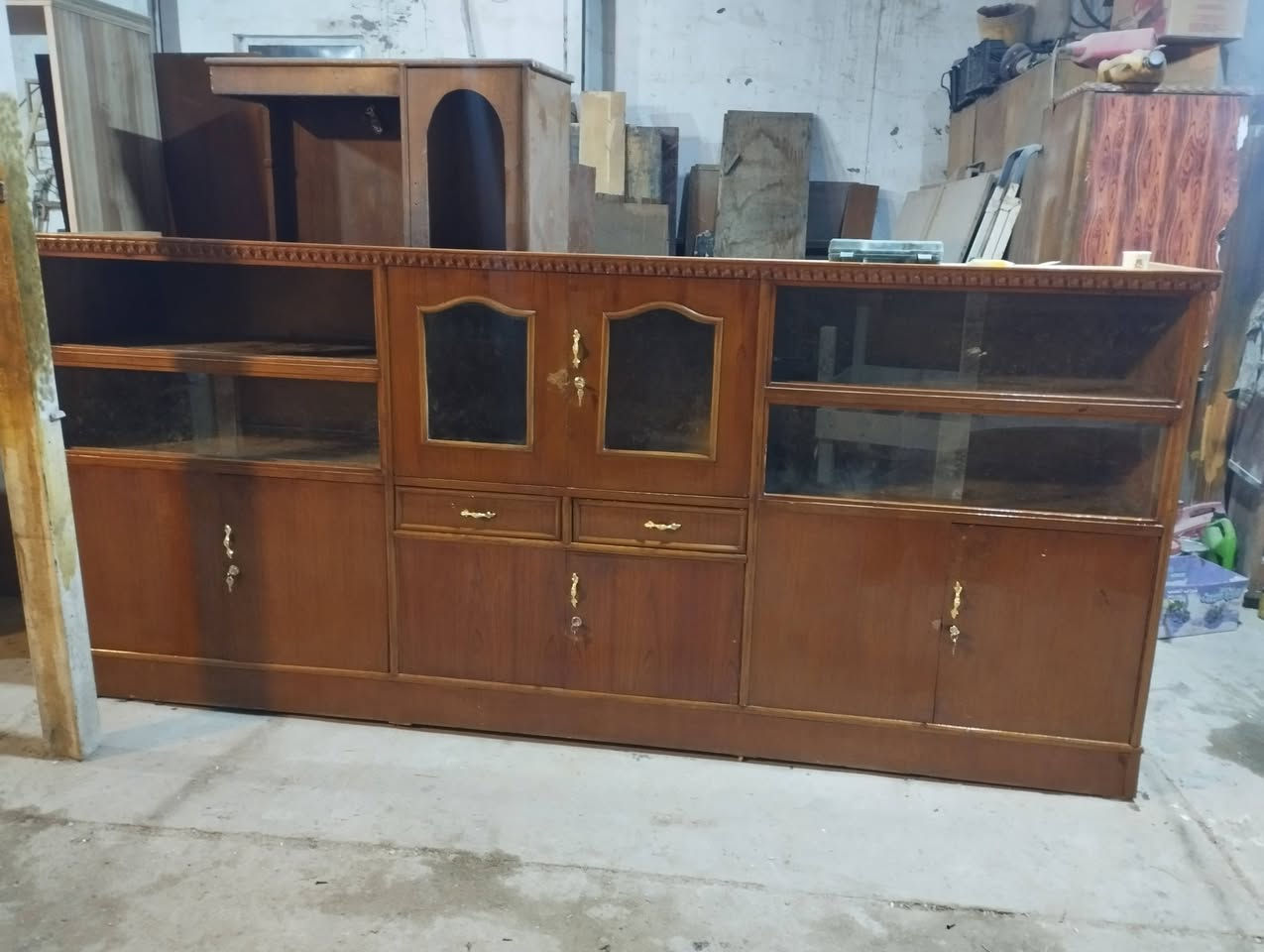 كنتور 3باب+جربايه+بوفيه3مترتسكام+بوفيه مترين ونص تسكام نضيفه للبيع العنوان حي العسكري قرب صيدلية الماس بالفرع للاستفار عل رقم 📱 ***********. ***********
