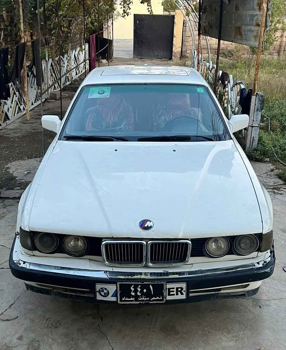 السلام عليكم بي ام حجم 753سكليتر كهربا.  

موديل1991 مكينه وكير خير من الله 

صدر حيل زين تايرات نضاف لايت عالي ناص شغل 

داخلهه حيل نضيف دشبول دبل ايرباك 

ابيع كوم حديد بدون تحول سنويه موجوده مكفوله 

تبريد شغال تدفئه شغاله سياره حلوه 

بيع او مراوس يرهم السعر 17وبيهه مجال 

مكان بيجي الخاص مفتوح ولخط مفتوح***********
