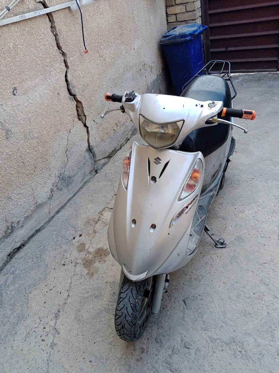 ساسوكي ياباني اصلي سرعة 120مكينة ابلادية مامفتوحة وناعمة كلش الله شاهد كفرات ابلادية نكرة بي وقت سلف هندر كهربيات شغالة شلعة معدل الدراجة لا تنقيص ولا تبخير ولا نضوح شغالة السعر 300مكاني بغداد حي الجهاد *********** أو مرواس حسب الرغبه
