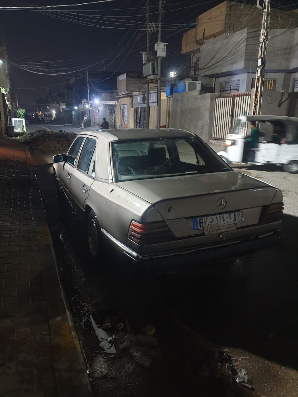 مارسدس دب 300موديل1991 بابل كير ومكينه بطه 3000 خير من الله لاصرف ولا تبخيرقواعد مصلحات 
السعر33 ورقه وبيه مجال قليل
الهاتف ***********
مامتواجد على الفيس
