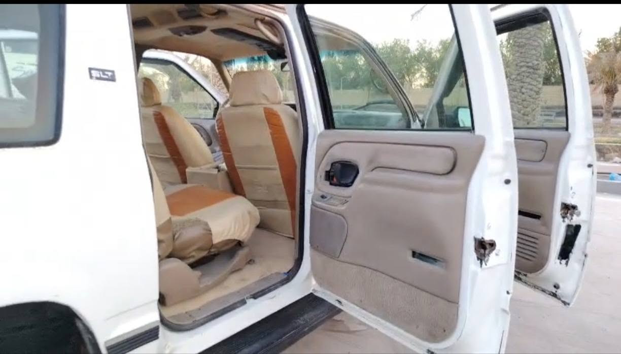 .      بيع أو مراوس حسب القناعه 

ويـنـهـم الـجـنـايـة 
شوفرليت سوبر بان موديل 1996 رقم بغداد دولي انكليزي سنويه وهزه جديده  اليشتري يحول بأسمه
السيارة بأسمي مباشر عقد مروري هزته اليوم كملت 7/20 

سيارة بالكارتون ما متعوبه طبعا المحرك والگير والحدادية  والكهربائيات جديدة
مجموعتها مال موديل 2007 
محرك 5300 "
 كير 1000
 اكسل طايف الفينيه 
منظومة غاز 80 لتر جديده انسى صرف البانزين
تخم تاير
ويل كب الفينيه جدد 
كهربائيات عامه شغاله
تبريد ثلاث قطع 

السياره جاهزه واحد على واحد مال جنيان للعائله والسفر
صفاحها بلاد شواصي حوض بلاد سستم سماعات شاشه كامره خلفيه
 غرفته نضيفه كاعية جلد 
ترايك وين ما تحب
 مكان السيارة النجف الاشرف للاستفسار الاتصال واتساب ***********
