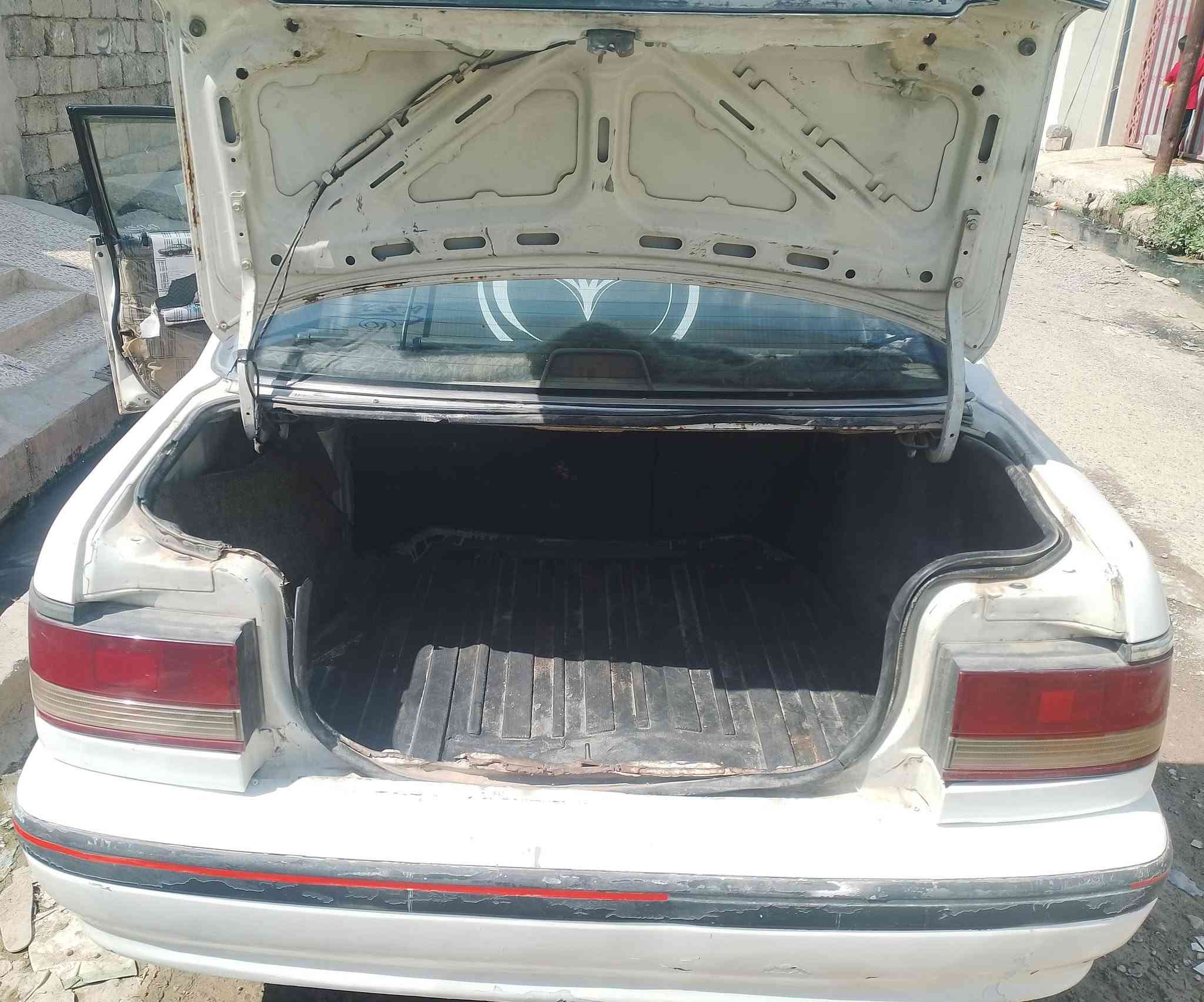 مازدا حجم 626 موديل ،91 سنوية خضرة..شرط التحويل
بيها كابون ورقي 
مكينه وكير شرط
وايرمنيه كلها شغاله
بدون خياس سيارة نضيفه
الاتصال .***********
السعر 28بي مجال
