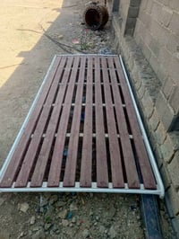 سيبايه مال نيسان ناصيه للبيع مكان بغداد سعر 100 وبيه مجال 07746105385