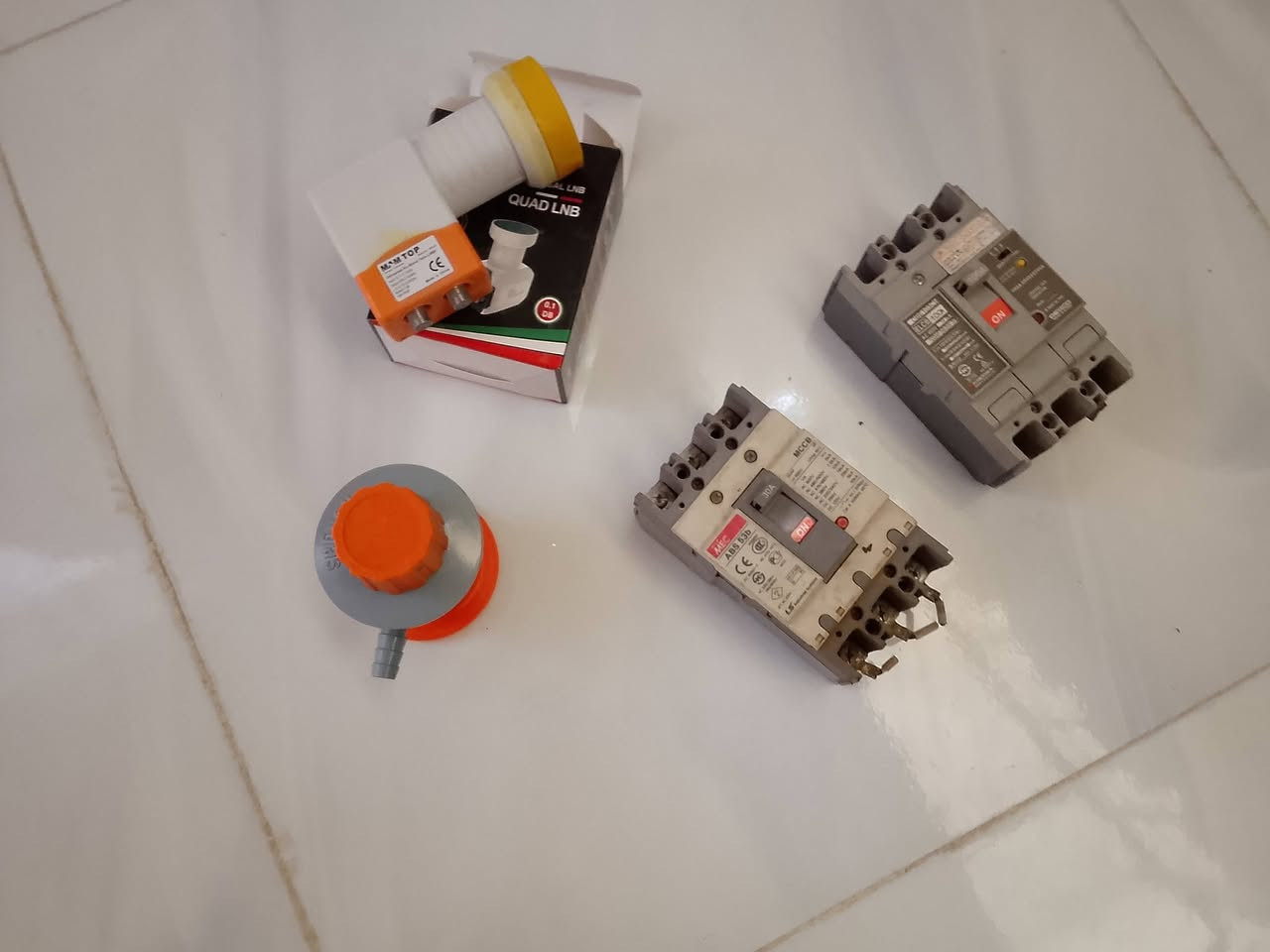 غراض بيع شلع.   كلهن نضيفات وبيهم
مامستعمل.   

بيع شلع.    قيم واخذهن 

 ***********
