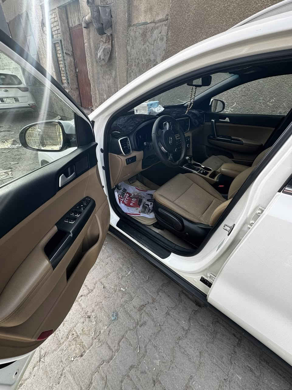 سلام عليكم سبورتج 2020 خليجي رقم اربيل ماشي 80 الف سياره بيهه بارد قليل بلباب الخلفي عكس السايق حق شبر السياره نص فول مري شفط بصمة تبريد قطعتين حساس خلفي امامي فول تحكم استيرن تخم تاير العنوان بغداد السعر 190 ‭0780 229 2222‬
