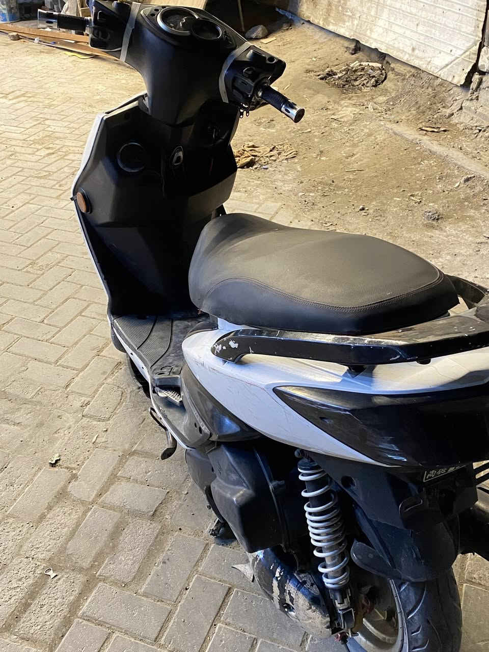 سلام عليكم سكنس فحل نوزل الدراجه حلوه ونظيفه بس بيه شكم ملاحظه يعني الكفر مكسور مثل ماموضح التريشه اليمنه والجاملغ إليكدام كهربائيات شغاله مكينه مفتوحه سابقا بس لانضوح ولاتنقيص بل دهن سعره ٣٧٥ وبيه مجال العنوان م الصدر الرقم ***********
